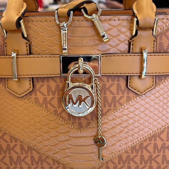 Michael Kors Hamilton Small Satchel Shoulder Crossbody Bag
Cider Multi
NWT - Picture 10 of 16